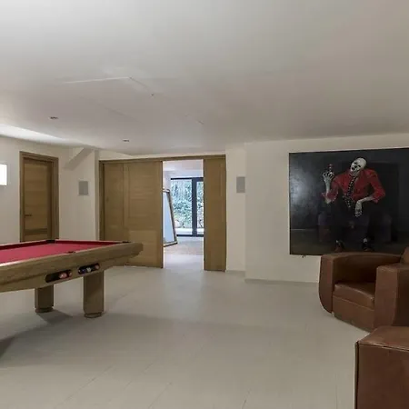 Tripez 5 Bedrooms With Pool Holiday home