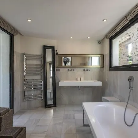 Tripez 5 Bedrooms With Pool *